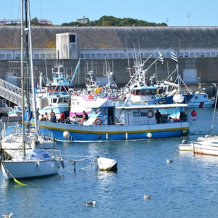 Votre Vue, La Mer, Les Bateaux !!! Wir Sprechen Flieben Deutsch, Touristentipps, We Speak English كونكارنو المظهر الخارجي الصورة