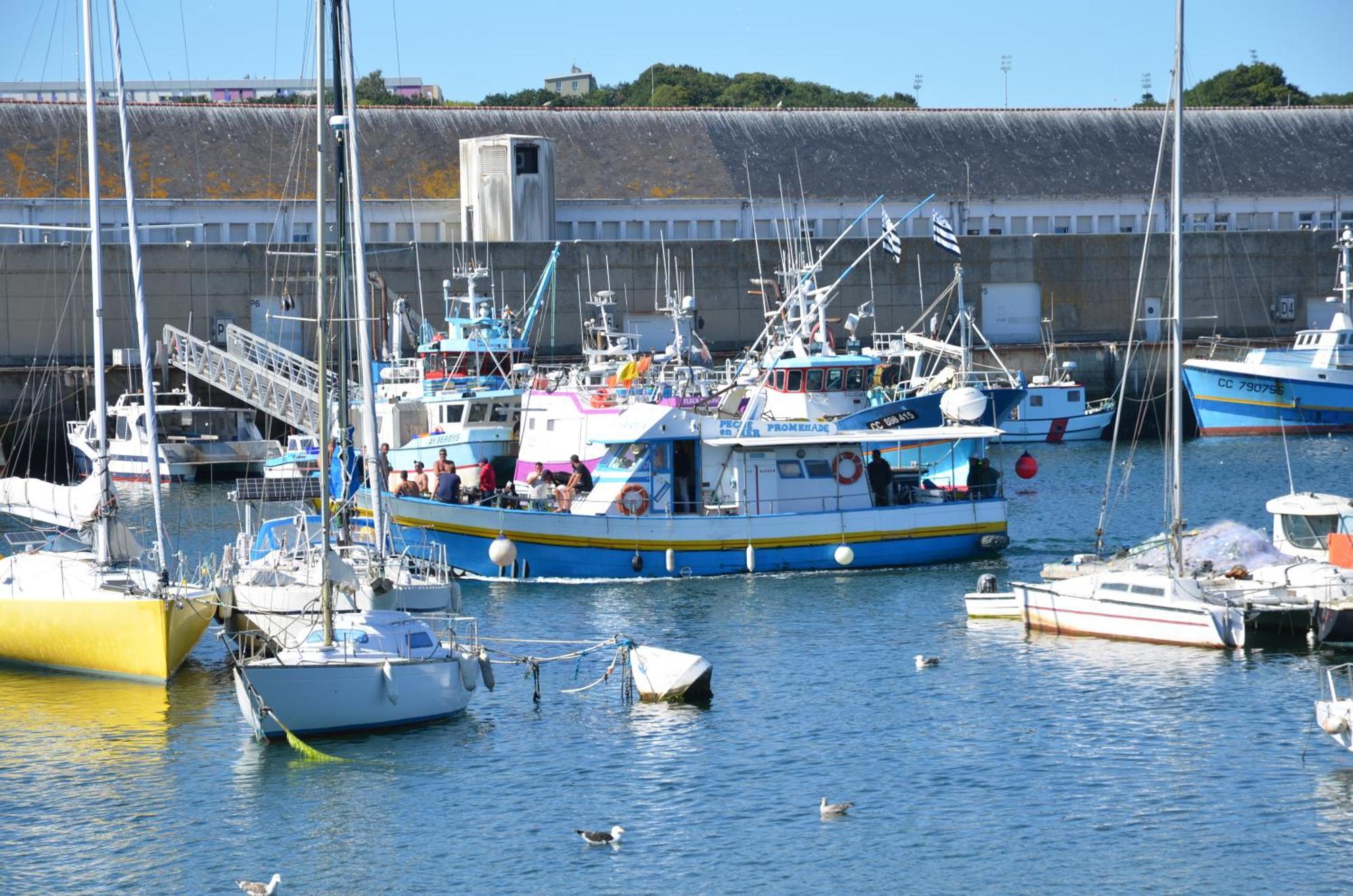 Votre Vue, La Mer, Les Bateaux !!! Wir Sprechen Flieben Deutsch, Touristentipps, We Speak English كونكارنو المظهر الخارجي الصورة
